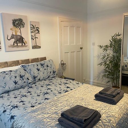Right By Leigh Broadway Private Garden Large Ground Fl Apt Southend-on-Sea Buitenkant foto